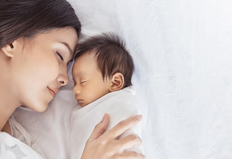 Chăm bé sơ sinh vừa chào đời như thế nào?