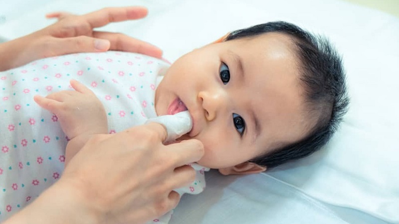 Xử lý nanh sữa ở trẻ sơ sinh như thế nào?