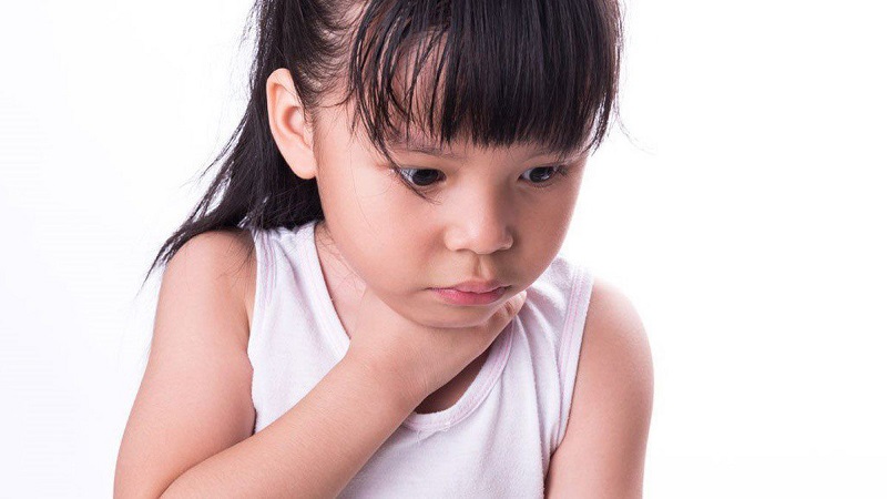 Trẻ nuốt dị vật phải làm sao? Những điều cha mẹ cần biết
